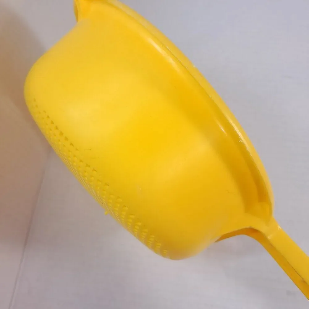 Vintage Action Ind Inc Yellow Plastic Colander Strainer Handle‎ Cheswick, PA